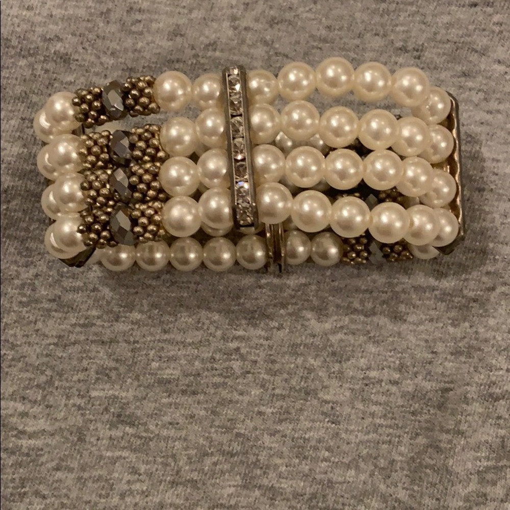 Costume jewelry bracelet